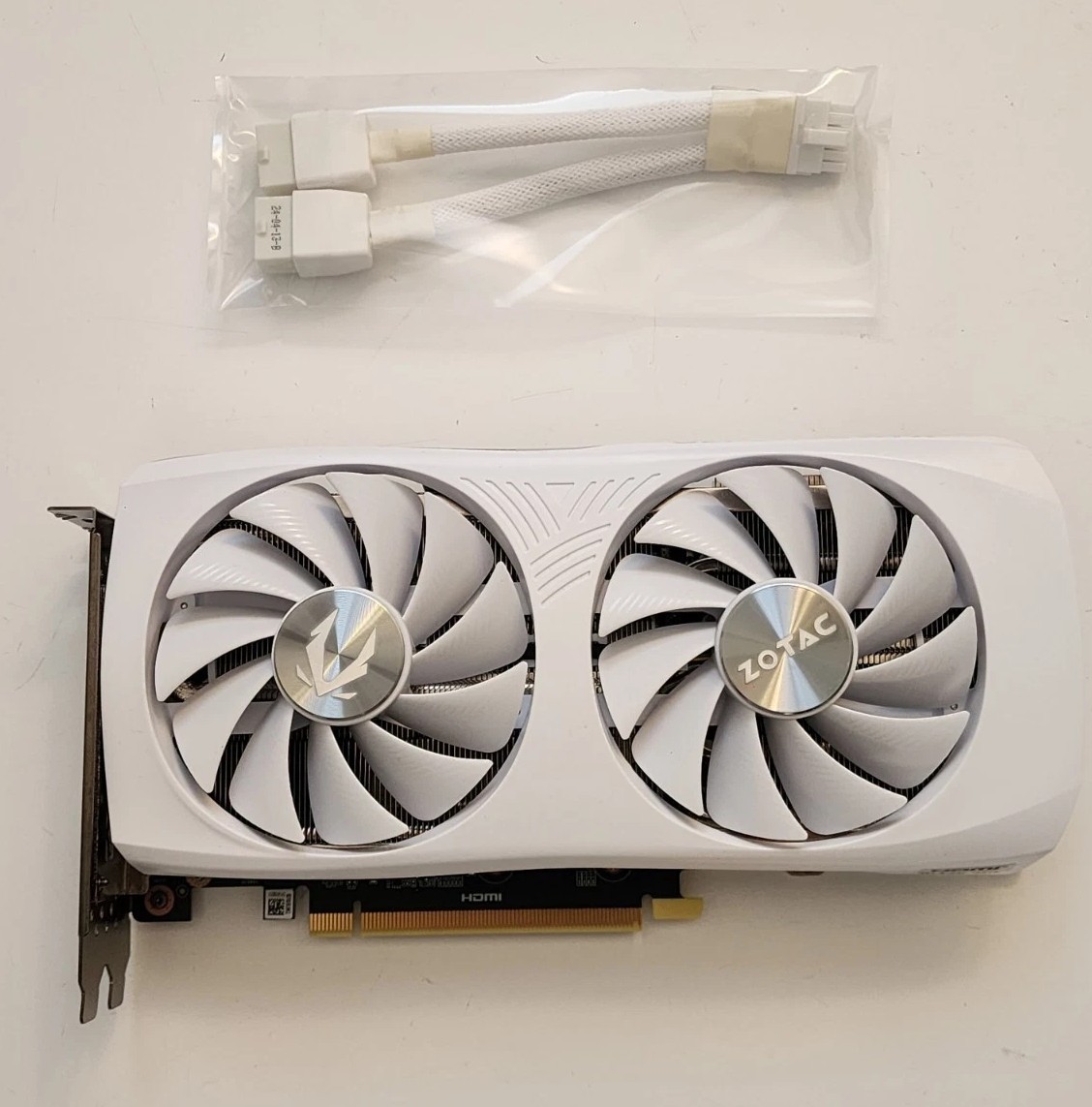ZOTAC GeForce RTX 4070 SUPER 12GB　ホワイト ZOTAC GAMING GeForce RTX 4070 SUPER TWIN EDGE OC WHITE