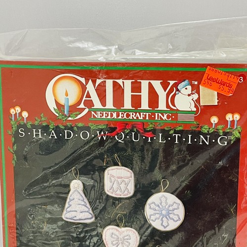 Cathy Needlecraft "Holiday Memories" Shadow Quliting Ornament Kit Nuovo Sigillato - Foto 2 di 7