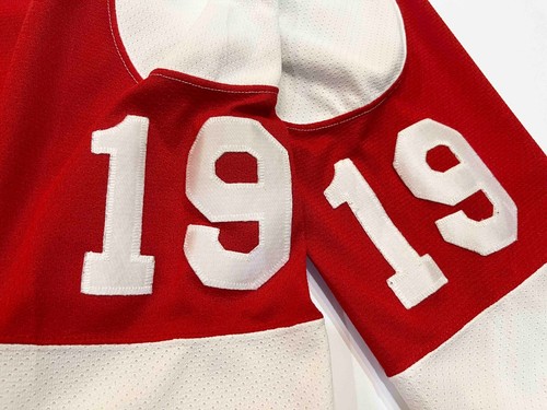 CCM Detroit Red Wings YZERMAN #19 NHL Hockey Jersey Men XL White Canada Sewn - Picture 6 of 9
