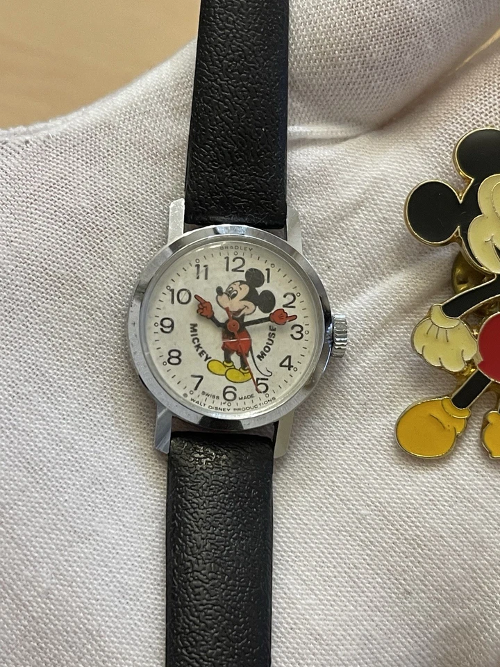 Vintage Bradley Mickey Mouse Hand-Wind Watch Swiss Made Men’s Collectible 26mm - Image 3 of 4
