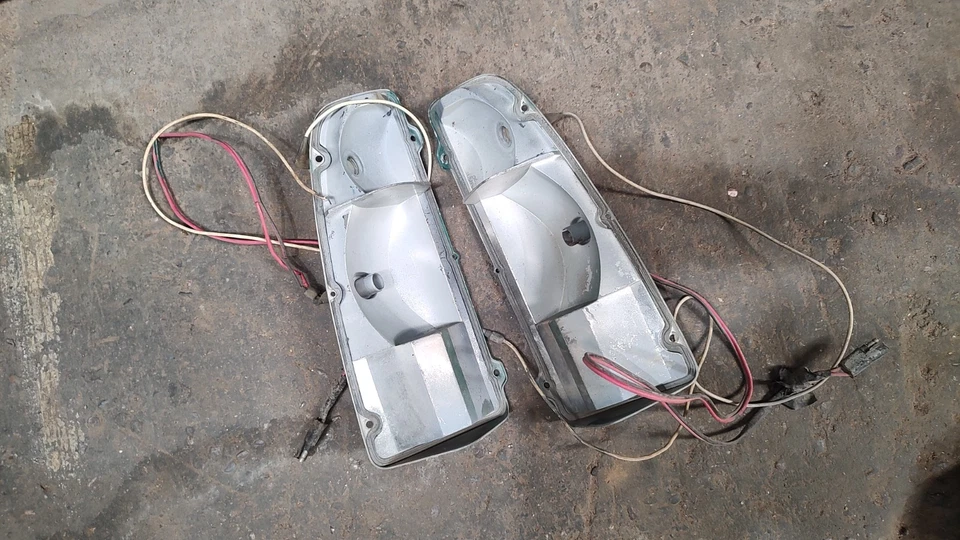 Cucharones de luz trasera Dodge D100 D200 Power Wagon 72 73 74 75 76 77 78 #2 Foto 2 de 3