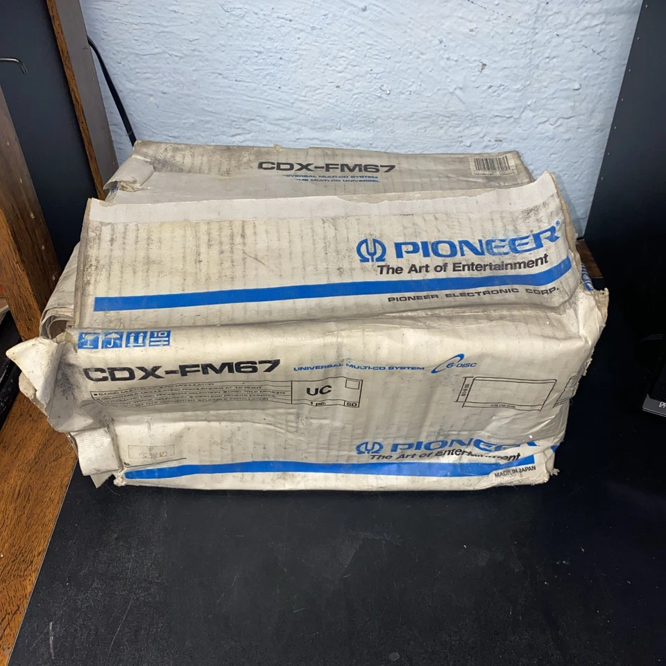 RARE NOS Pioneer CDX-FM67 UC FM 67 6 Disc Multi-CD Universal Car Player - Image 2 of 4
