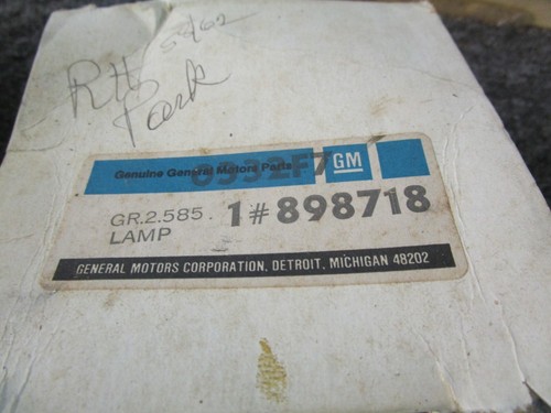 58/62 corvette front parking lights GM NOS! NEW! PAIR! 59 60 61 898717 898718 - Picture 2 of 6