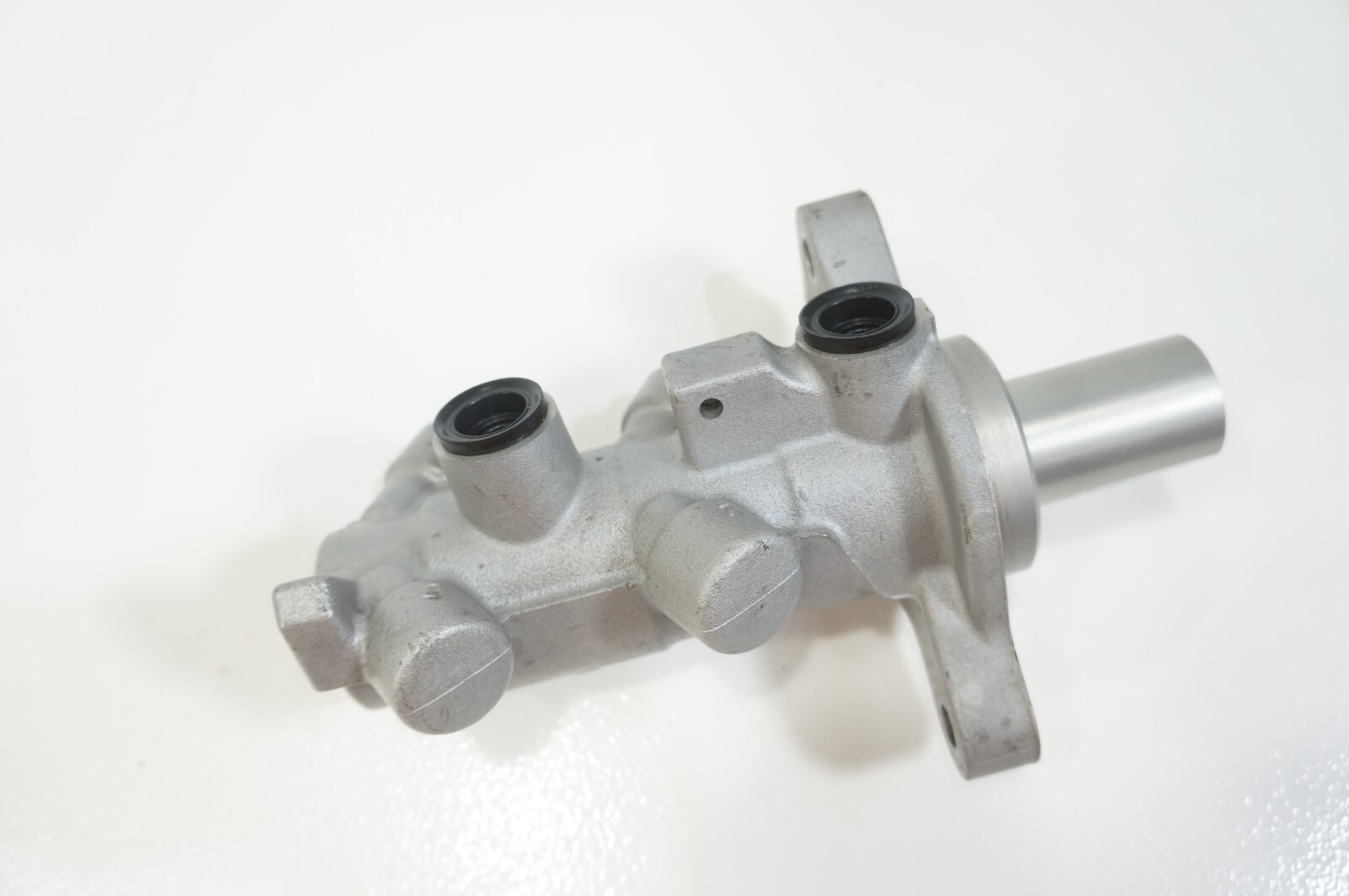 2014-2017 maserati ghibli brake booster master brake cylinder OEM