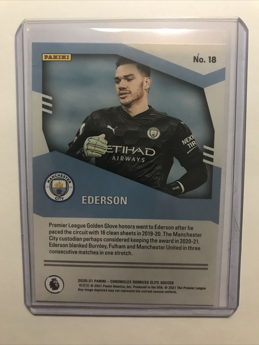 Ederson usa meia de time adversário em jogo do Manchester City na