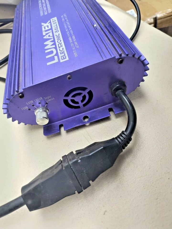 Lumatek 1000w Digital Ballast with Predator cobra 6 reflector light as is - Image 2 of 4