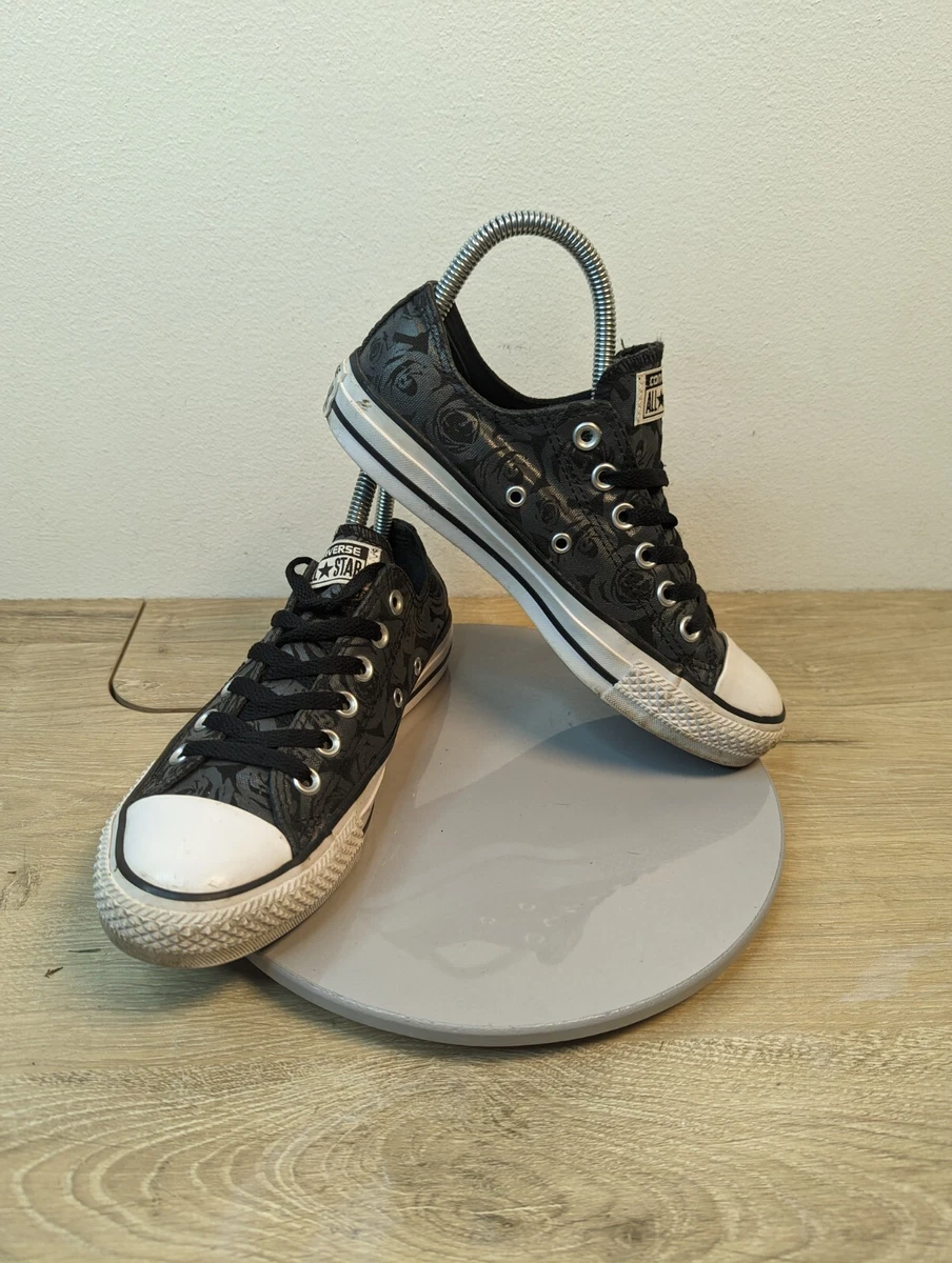 Converse shoes flowers top