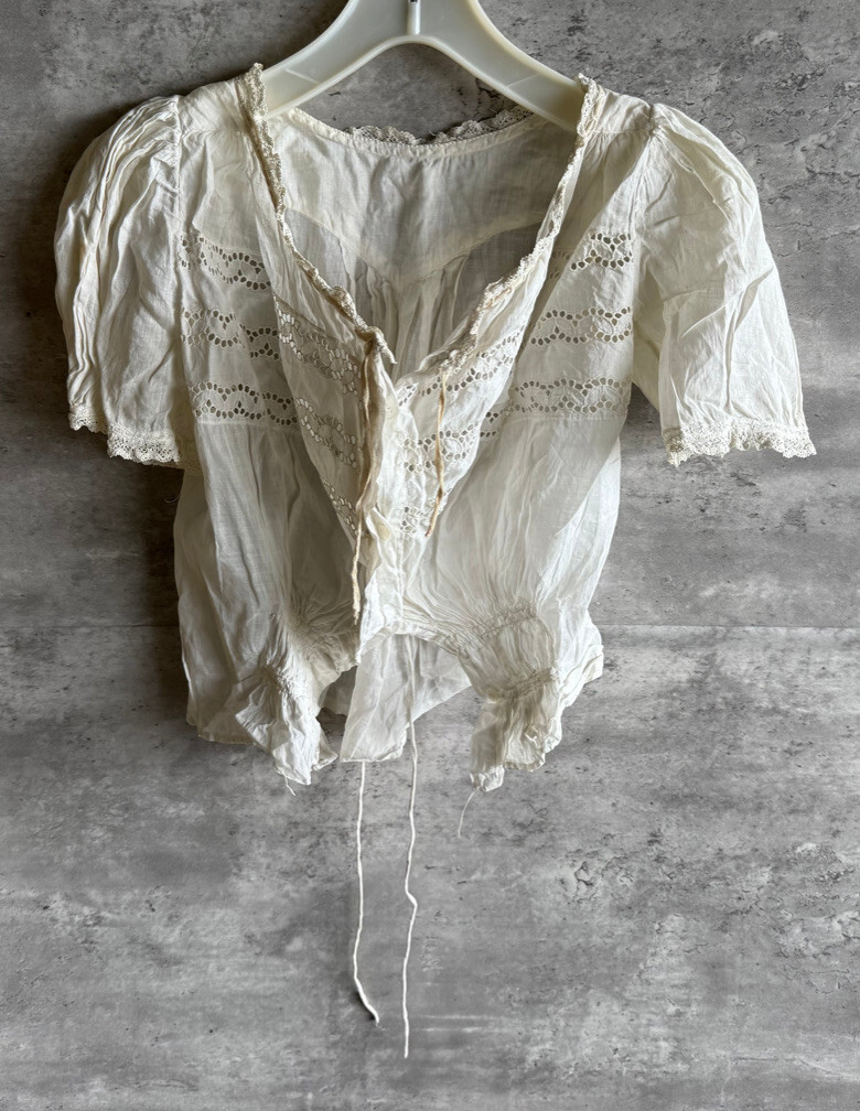 Antique 1890s Authentic Victorian White Delicate Frill Floral Lace