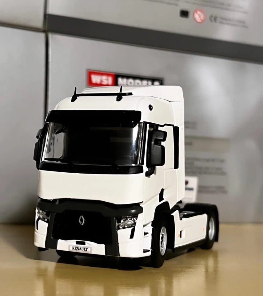 Renault trucks T evo 4x2, WSI truck models 03-2045 1:50 scale - Image 3 of 4