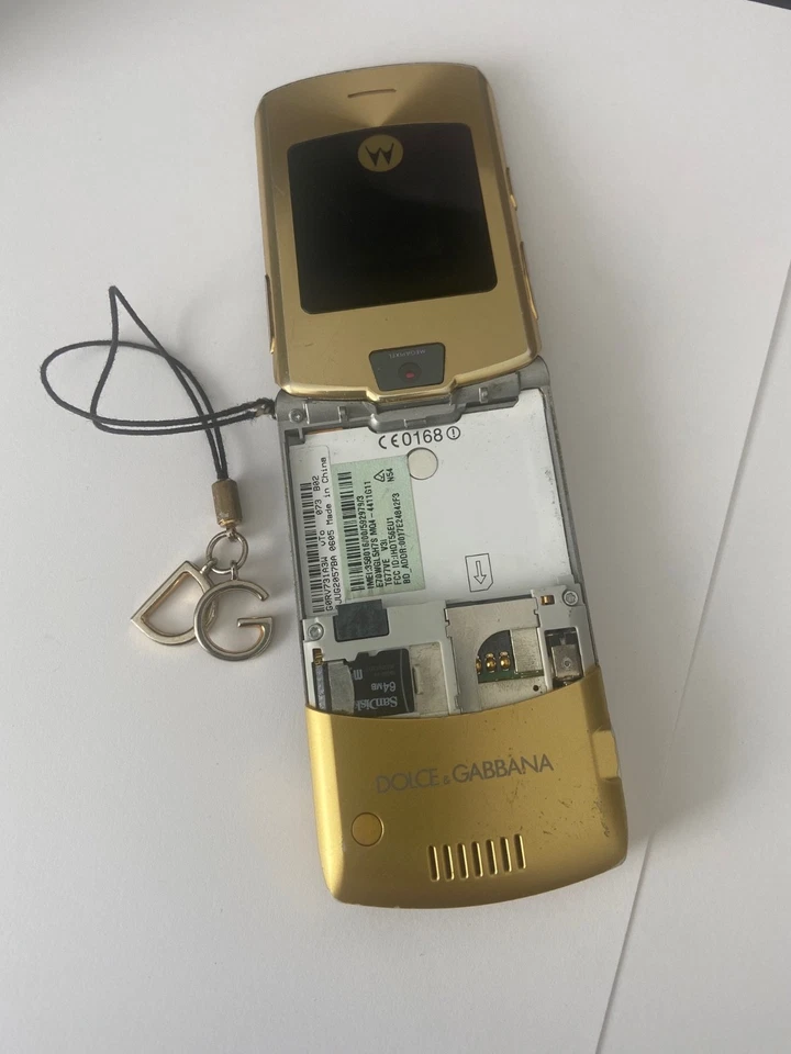 Teléfono Motorola RAZR V3i Dolce & Gabbana dorado edición limitada con correa D&G Foto 4 de 4