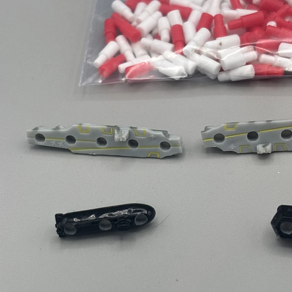 Battleship Travel Edition Game Zipper Camo Folio Game Replacement Ships And Pegs - Image 2 of 4