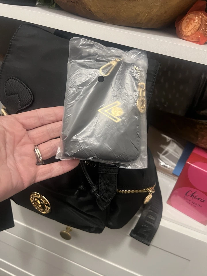 Mochila Valentino Orlandi Negra Logo Dorado Cuero Vegano Nueva con Etiquetas Aprox $300+ Foto 3 de 4