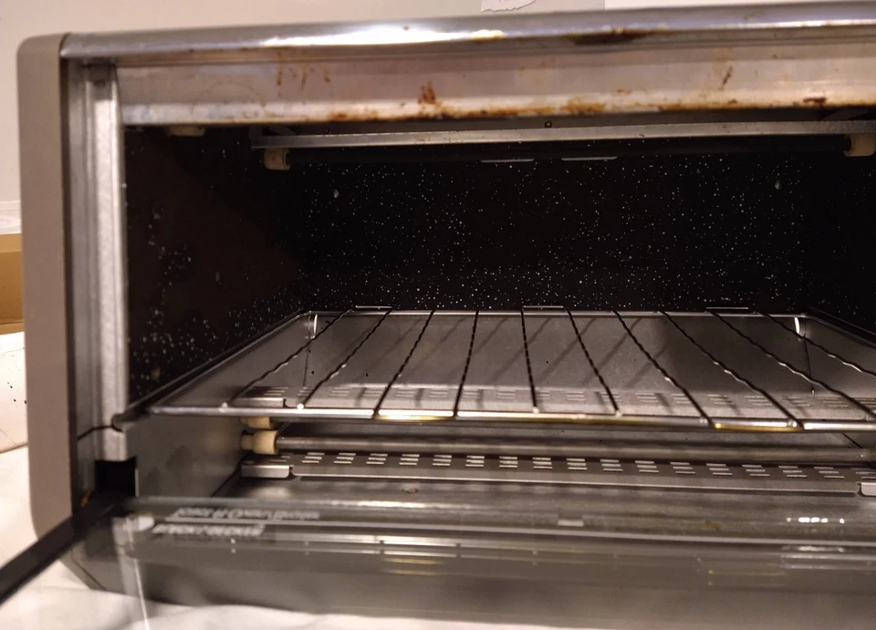 Black & Decker Toast-R-Oven Spacemaker Tested TR51TY2 With Pan Broiler Pan - Image 4 of 4