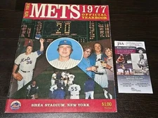 New York Mets 1977 Yearbook w/4 Autos Kranepool Mazzilli Kingman Harrelson JSA