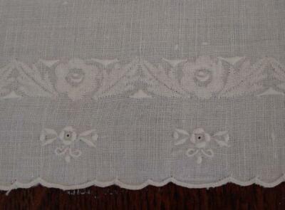 Vintage Set 2 Madeira Linen Guest Hand Towels Embroidery Bows Shadow Work White
