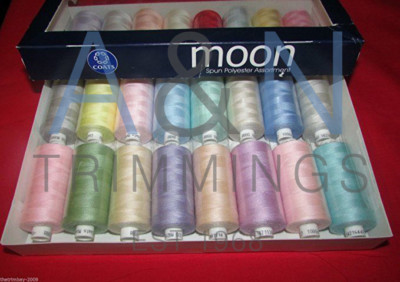 COATS MOON TKT120 BOX MIT 24 SPULEN GESPONNENES POLYESTER NÄHGARN MIX HELLE FARBEN
