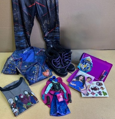 Gift idea: Lot of Disney DESCENDANTS dolls, jacket, pants, shoes, box, more