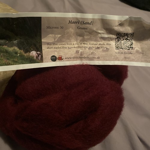 Maori Batt (Dyed Soft Fruit) DHG 100g felting spinning fibre wool craft Dark Red - Picture 3 of 3