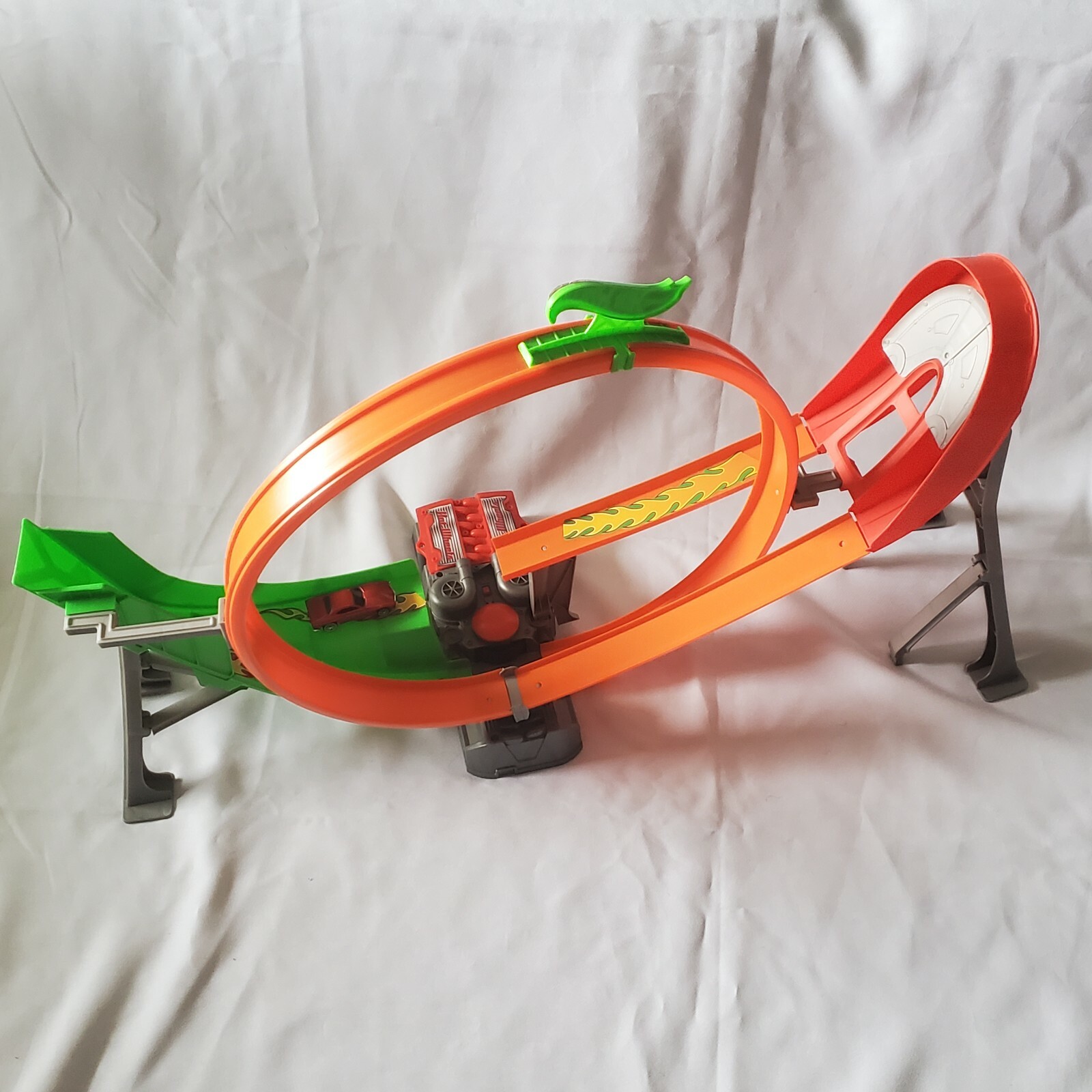 Hot Wheels Corkscrew Orange Green Track Set Battery Operated Loop Plus 1  Car Toy | eBay