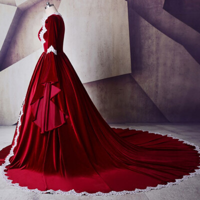 red velvet bridal dress this deep red, velvet lehenga is so beautiful for winter brides photographer: @amrahmughal @fatimatariqphotography designer: @laraibkakar.official jewelry: @jaipurandco makeup: @rihannakhan.makeupartistry