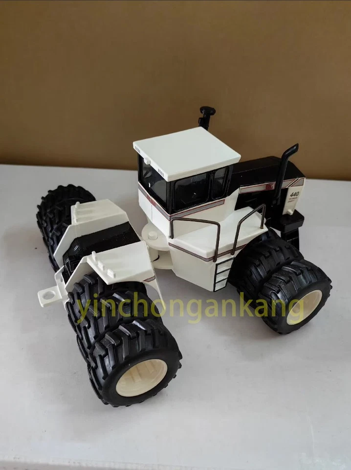 Big Bud 440 Triple Wheel Toy Farmer 1/32 Scale - Image 2 of 4