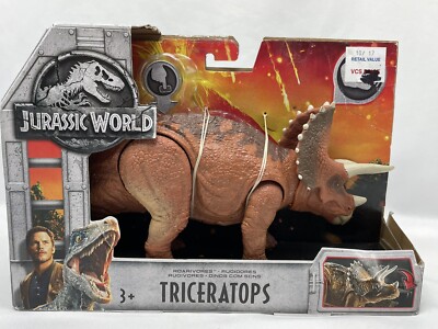 JURASSIC WORLD ROARIVORES 【並行輸入品】 Jurassic World Roarivores Triceratops Dinosaur Fallen