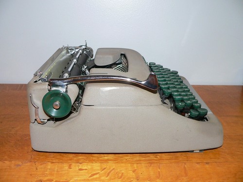 Vintage 1953 Smith Corona Silent Portable Manual Typewriter w/Case - Picture 7 of 12