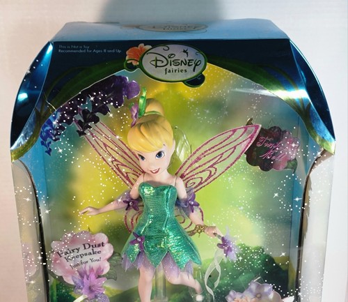 DISNEY FAIRIES TINKER BELL PORZELLAN MESSING SCHLÜSSEL ANDENKEN PUPPE 2008 UNGEÖFFNETE BOX - Bild 3 von 24