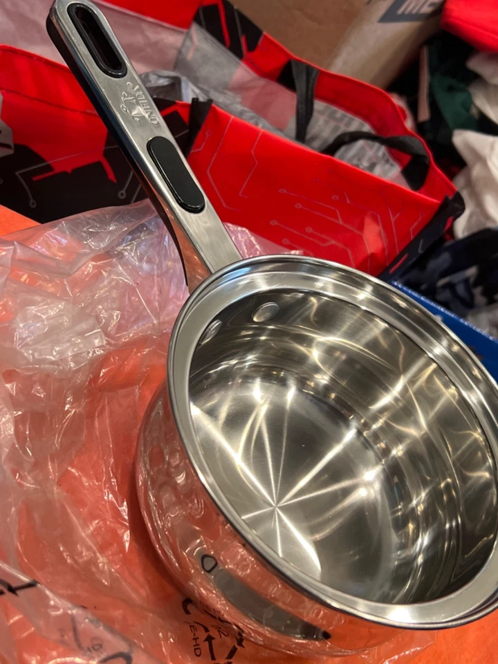 Olla para salsa Oneida Immaculate acero inoxidable 18/10 1qt con tapa de vidrio Foto 3 de 4