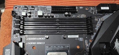 MSI MPG X570 Gaming Pro Carbon Wifi Motherboard With AMD Ryzen 9 3900x CPU - Picture 7 of 9