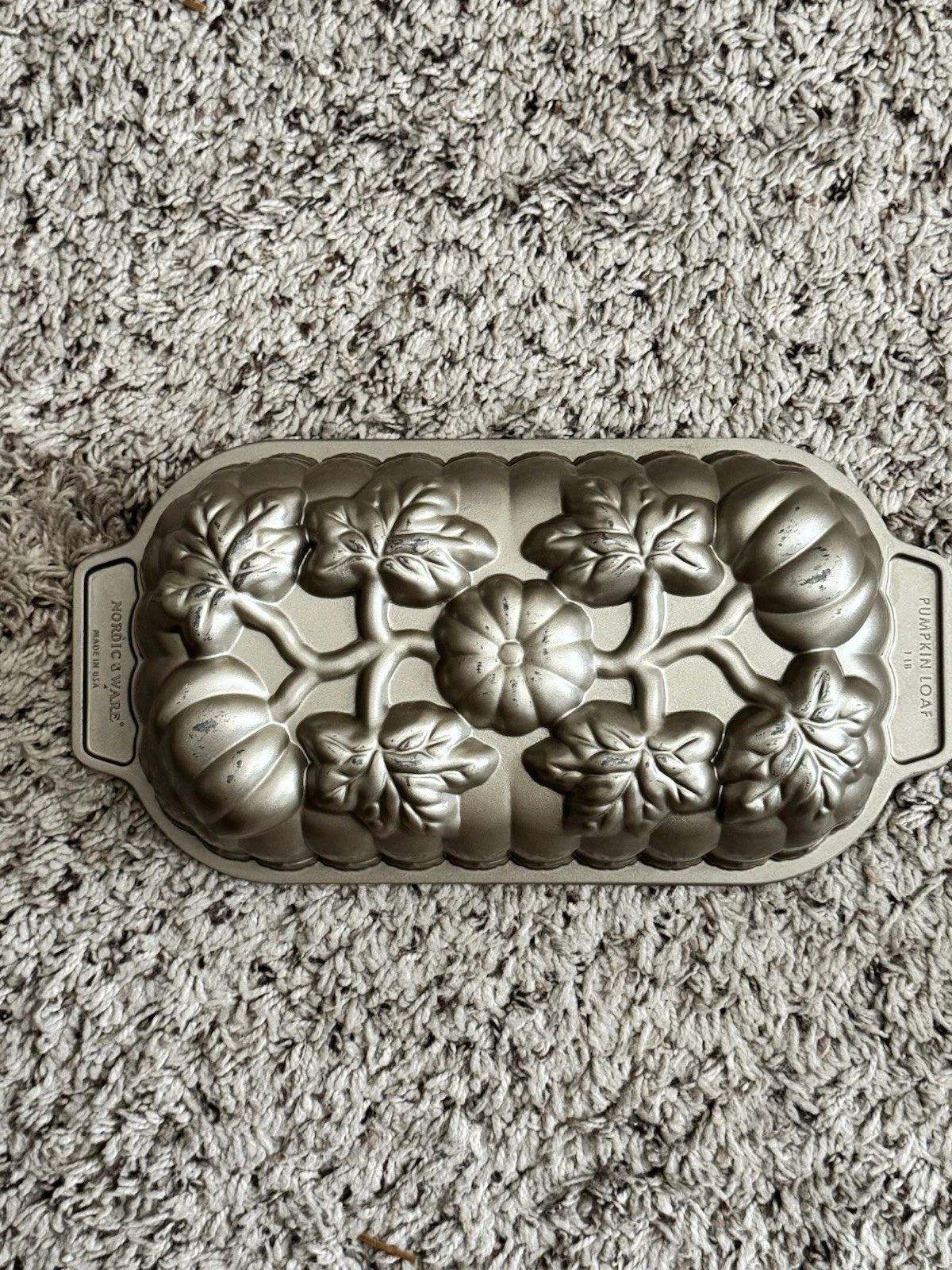 Nordic Ware Pumpkin Loaf 1 lb. Cake Pan Mold Cast Aluminum Made in USA