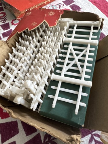 2 Vintage Bachmann Plasticville 1-C O Christmas Fence & Gate Late 40s 16pcs Each - Picture 11 of 14