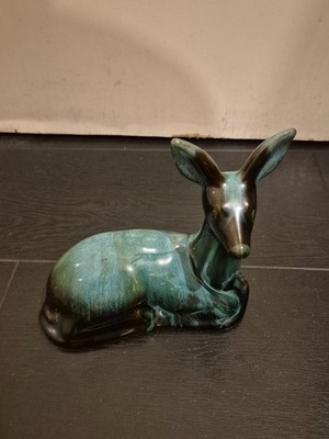 Blue Mountain Keramik Hirsch Figur - grüne Tropfglasur - liegend - kanadisch