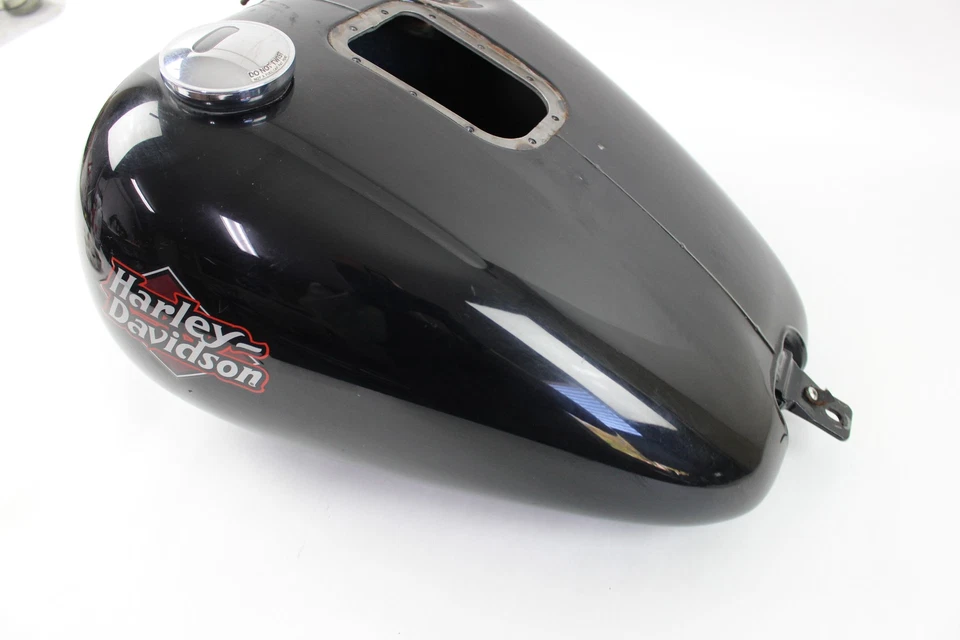 2003 03 Harley FXSTB Night Train Softail Gas Fuel Tank Foto 2 de 4