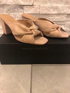 banana republic nude heels
