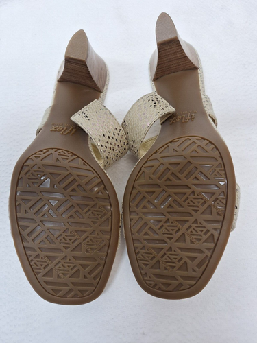 Anne Klein AK Halen Slip On Sandals Women Size 9 M 2.75" Heel Jeweled Flower - Picture 6 of 7