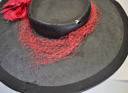 Cappello vintage scarlatto e nero ruota di carrello inclinabile fiori finemente intrecciati pancake USA - Foto 8 di 11