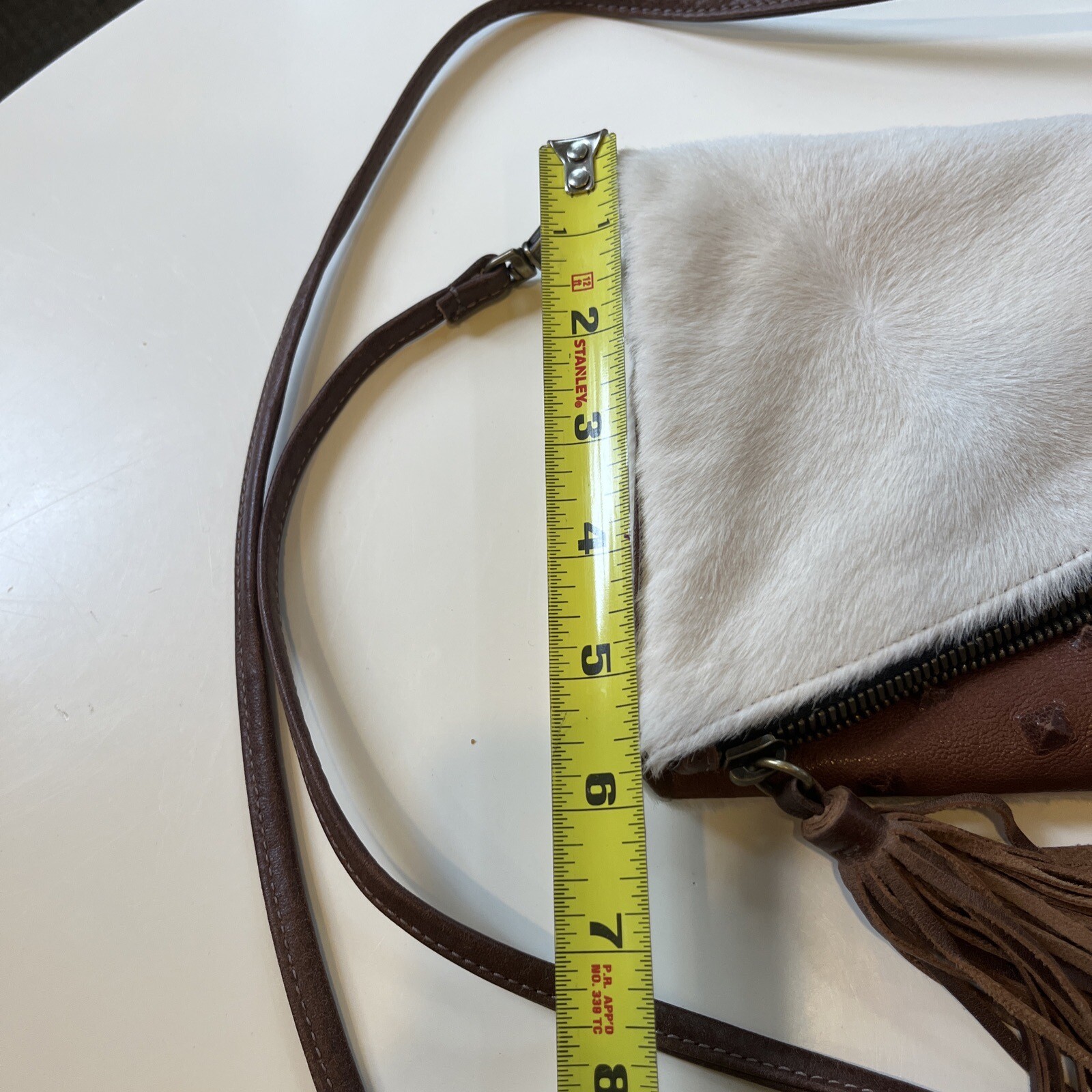 Borsa a tracolla Kate A Mensah Marrone in pelle con pelliccia bianca pony fatta a mano in perfette condizioni