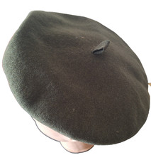 Basco paracadutisti a copricapi ed elmetti militari da collezione