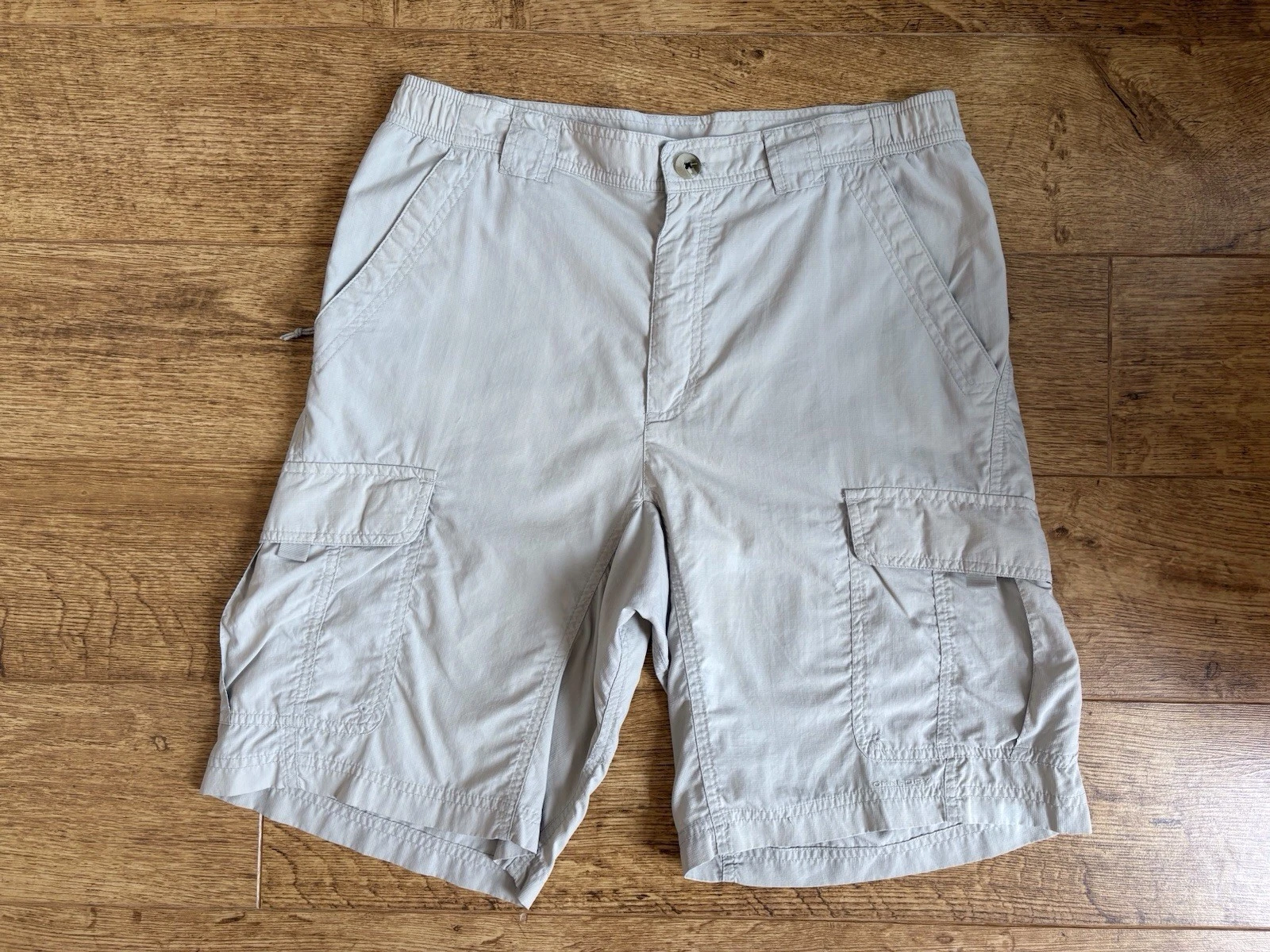 Columbia Titanium Omni-Dry Cargo Shorts Beige Hiking Small Mens