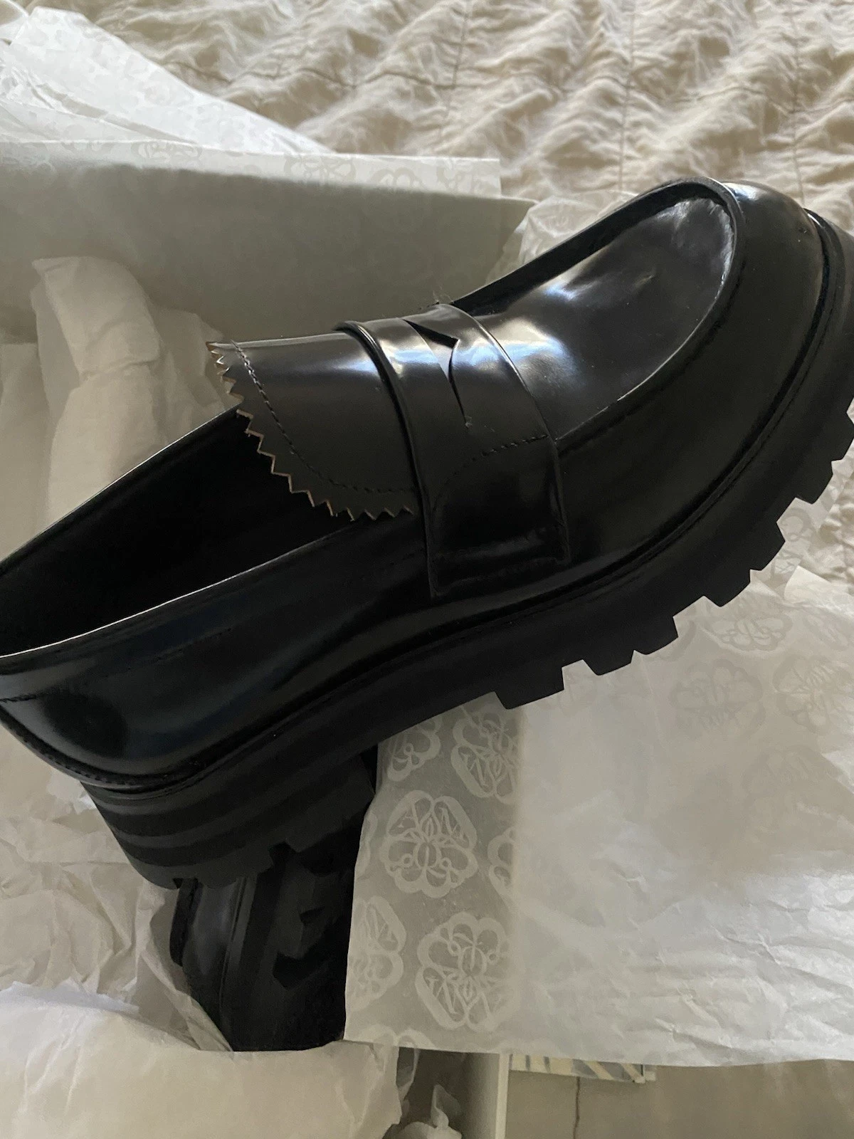 Alexander McQueen — NWB Alexander McQueen Black Loafers Size 40