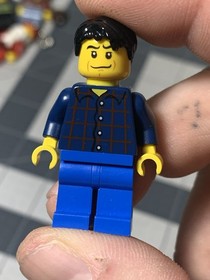 LEGO City: Toys R US Truck (7848) Parts and Pieces Minifigures Incomplete Set