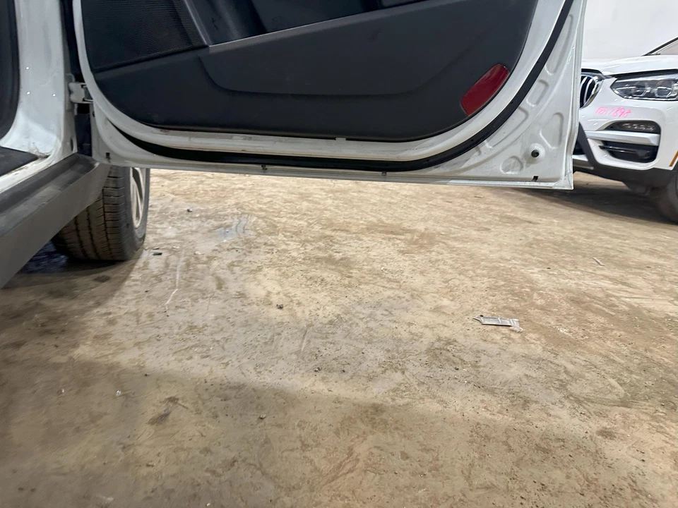 Used Front Right Door Assembly Front fits: 2015 Kia Sportage w/o solar Front Rig Foto 4 de 4