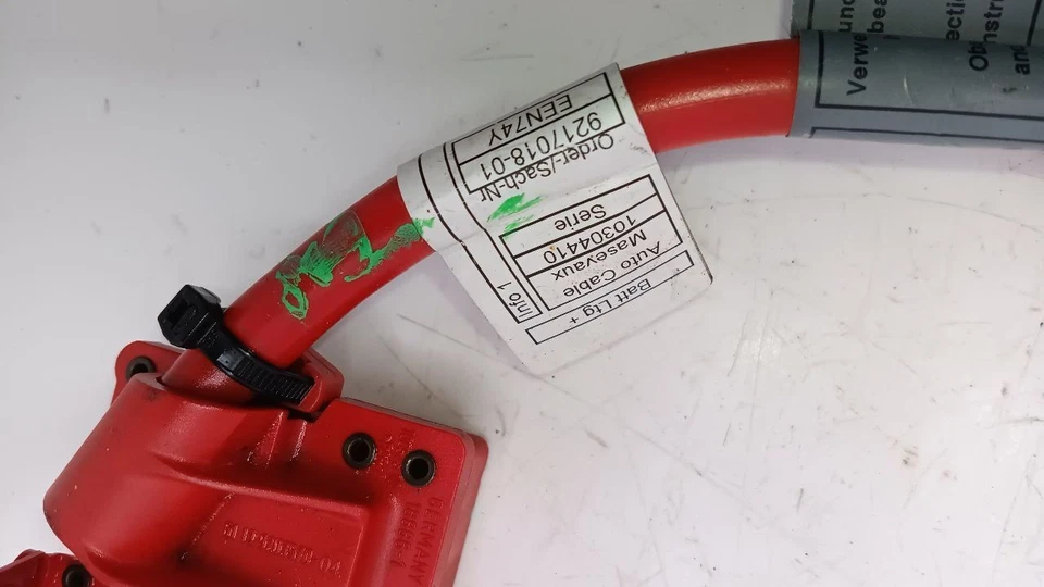 Кабель клеммы положительного аккумулятора 2013 BMW X1 - Изображение 3 из 4