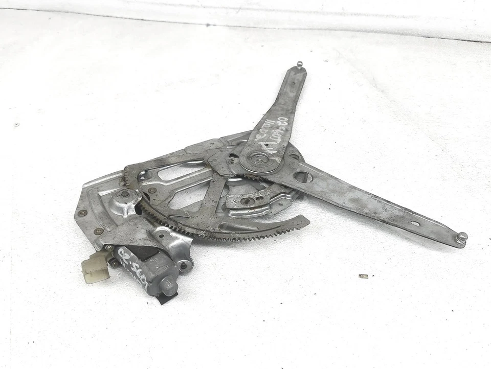 Регулятор двигателя стеклоподъемника передней водительской двери 2001-2005 Volvo S60 30661218 - Изображение 3 из 4