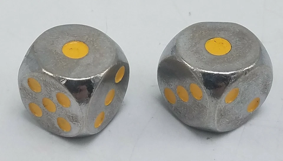 LINTERNA AMARILLA Par de Dados Personalizados D6 16MM METAL CROMO HEROCLIX D&D RPG DC Foto 4 de 4