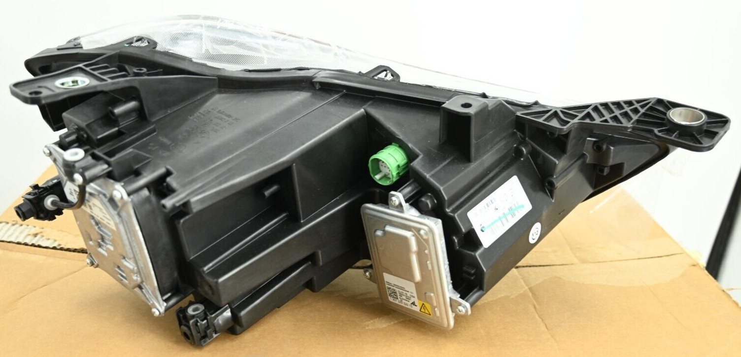 Genuine OEM Maserati Ghibli Front Headlight P/N 670038240 NEW in Box