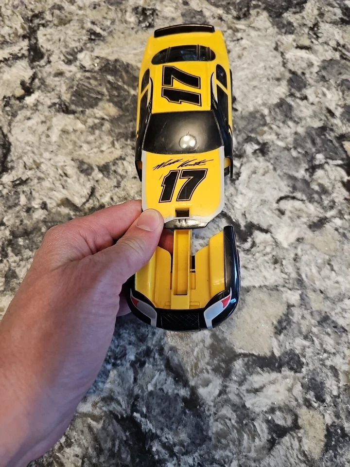 1:24 Matt Kenseth coche de carreras Dewalt #17 PEZ dispensador y placa de interruptor de luz Foto 3 de 3