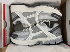 Vomero 5 Size 6.5Y- Pure Platinum/Metallic Silver