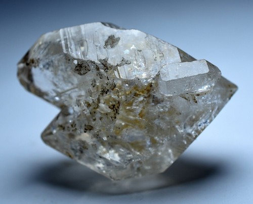 Twin Diamond Quartz with Petroleum Inclusions/121K (Fluorescent) - Picture 5 of 5